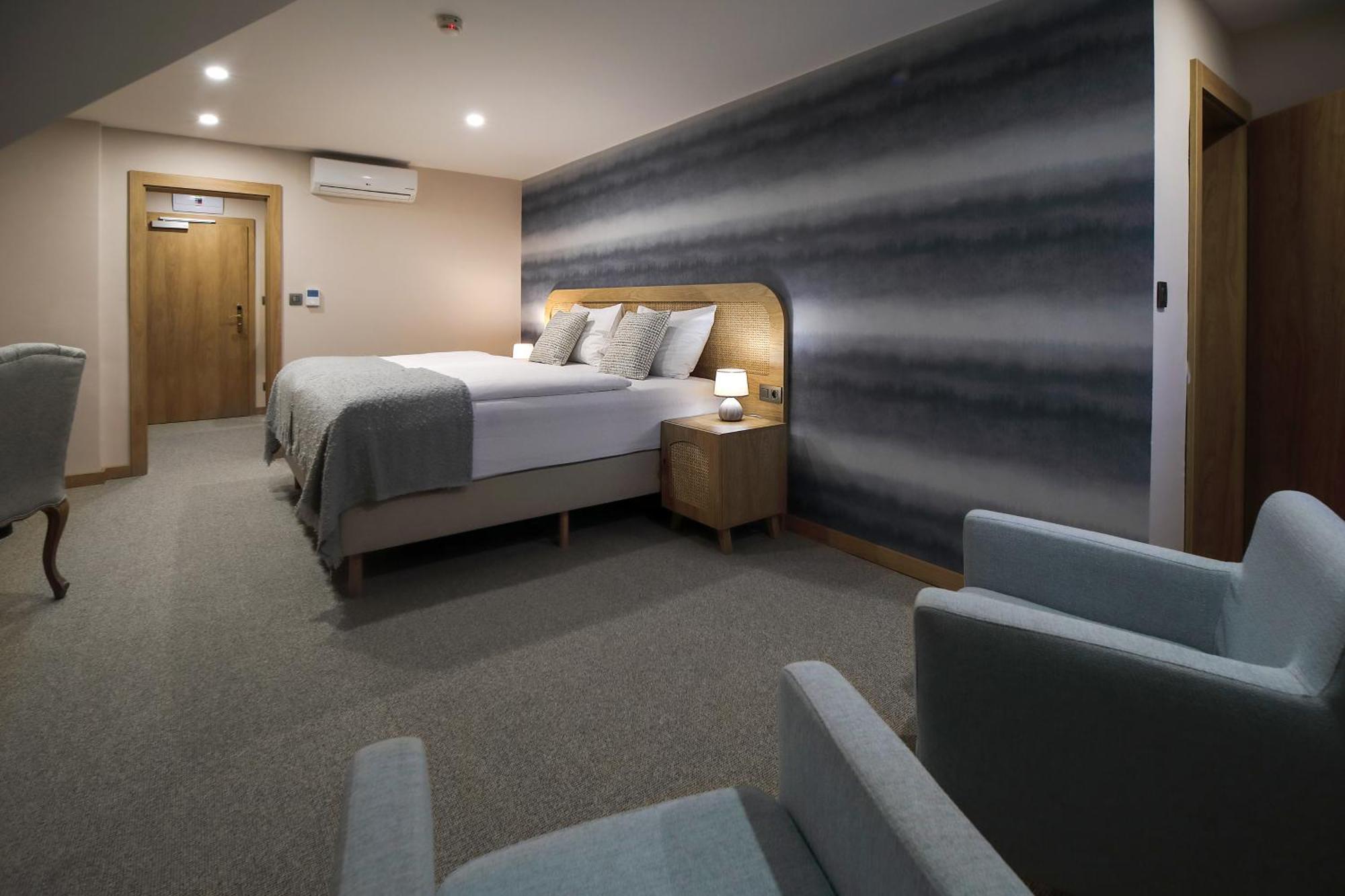 Hotel Zlaty Klucik - Golden Key With Luxury Spa Nitra Bagian luar foto