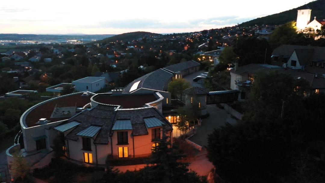 Hotel Zlaty Klucik - Golden Key With Luxury Spa Nitra Bagian luar foto