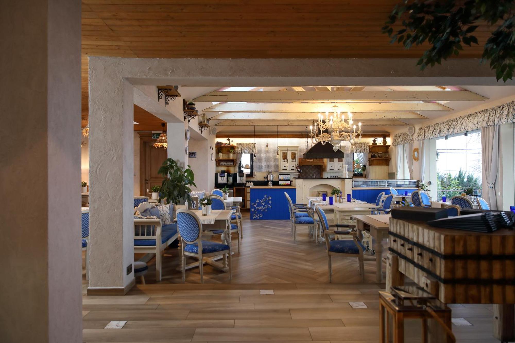 Hotel Zlaty Klucik - Golden Key With Luxury Spa Nitra Bagian luar foto