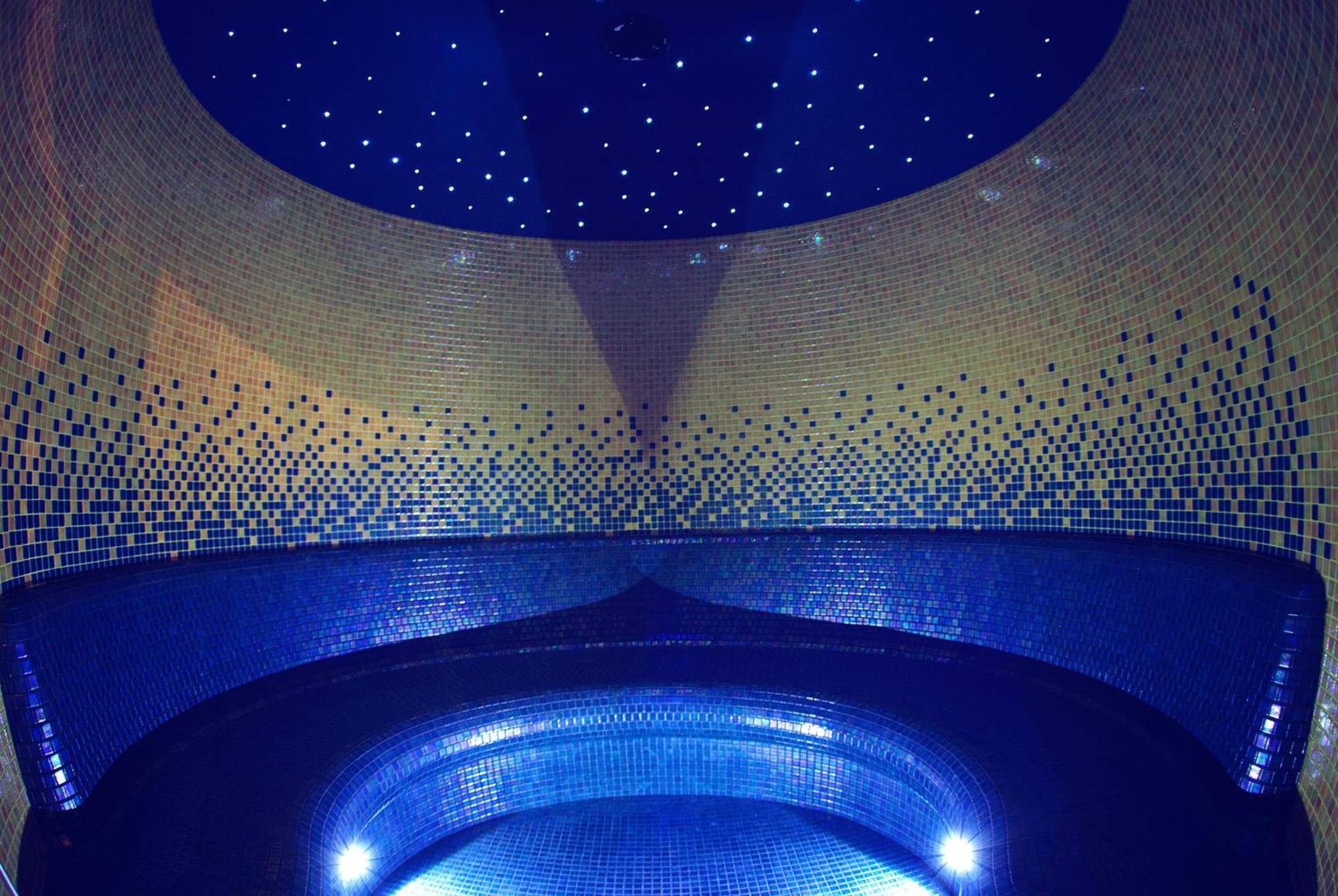 Hotel Zlaty Klucik - Golden Key With Luxury Spa Nitra Bagian luar foto