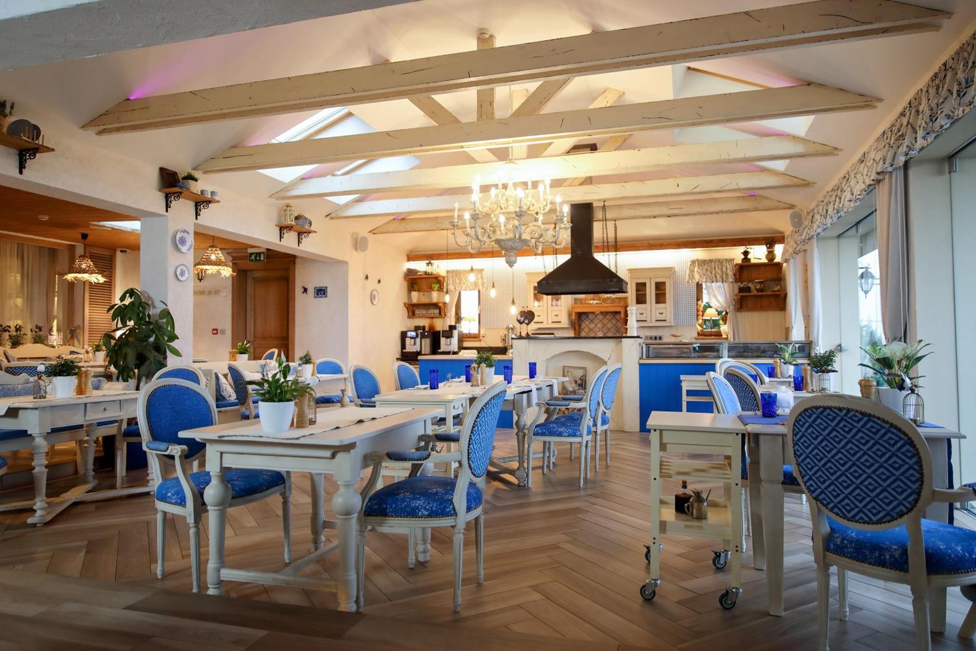 Hotel Zlaty Klucik - Golden Key With Luxury Spa Nitra Bagian luar foto