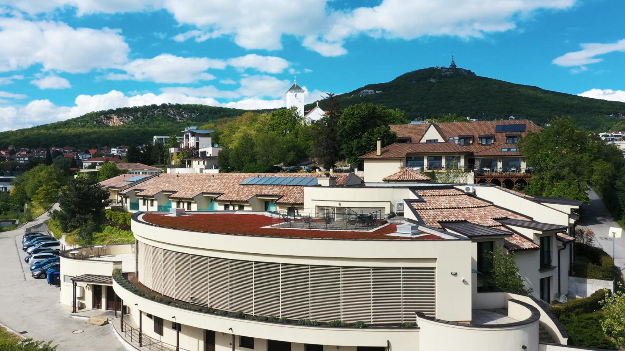 Hotel Zlaty Klucik - Golden Key With Luxury Spa Nitra Bagian luar foto