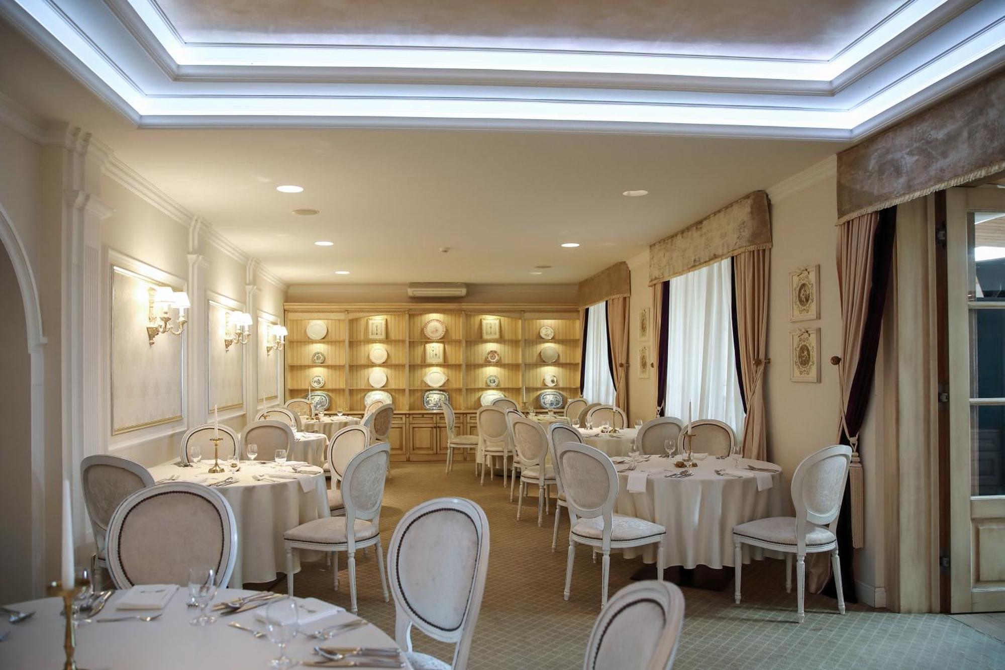 Hotel Zlaty Klucik - Golden Key With Luxury Spa Nitra Bagian luar foto