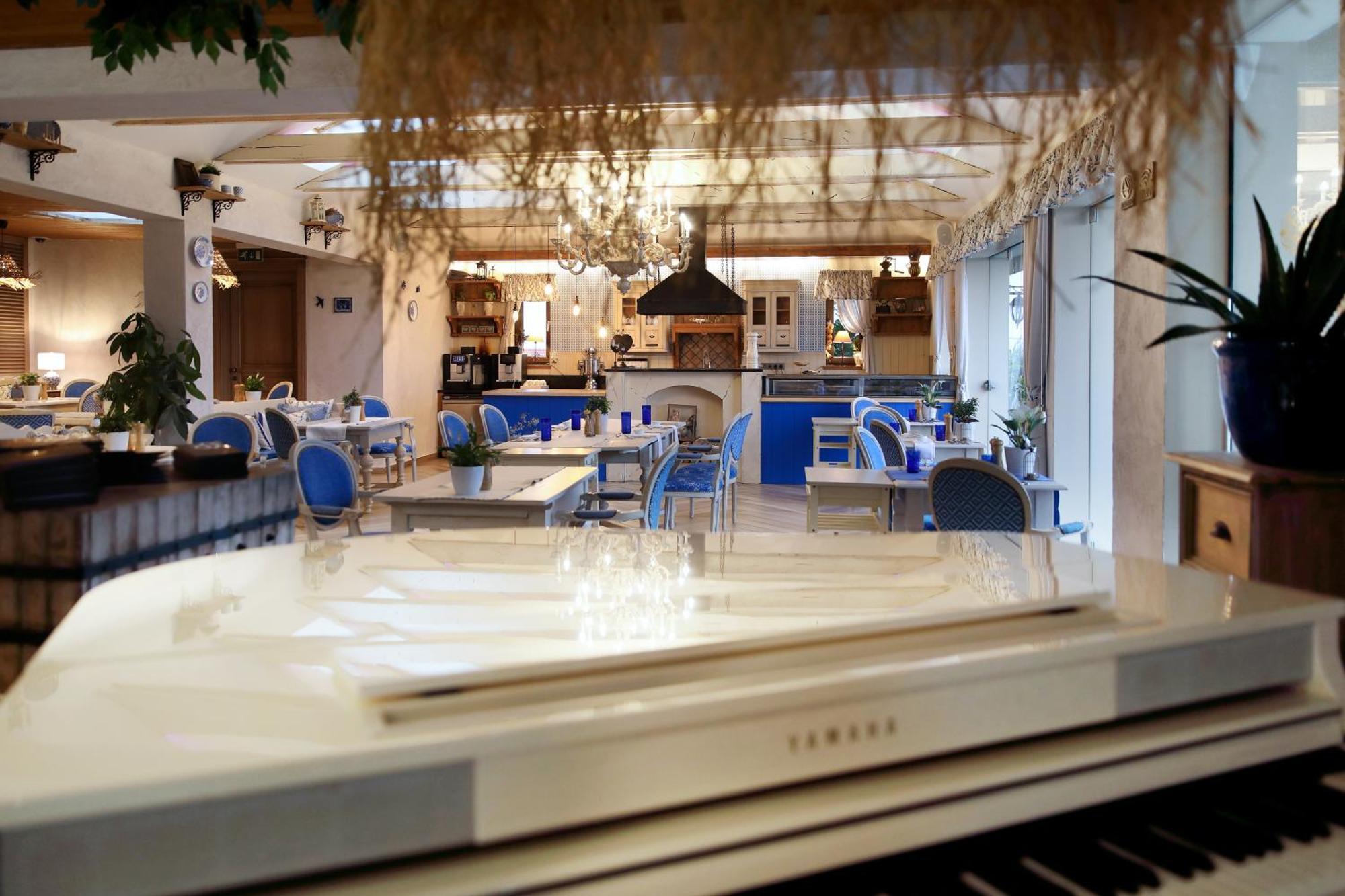Hotel Zlaty Klucik - Golden Key With Luxury Spa Nitra Bagian luar foto