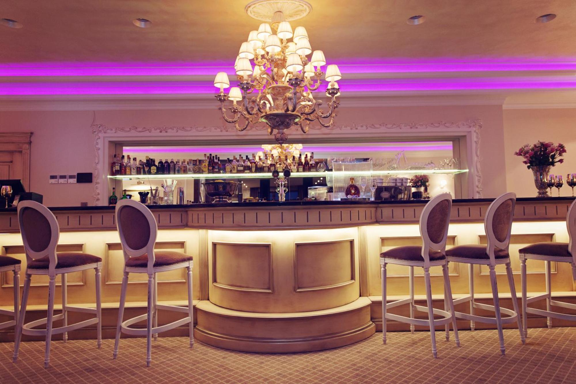 Hotel Zlaty Klucik - Golden Key With Luxury Spa Nitra Bagian luar foto