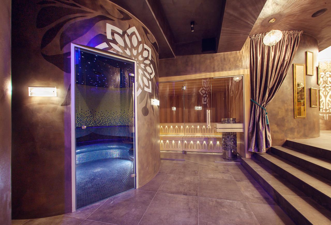 Hotel Zlaty Klucik - Golden Key With Luxury Spa Nitra Bagian luar foto